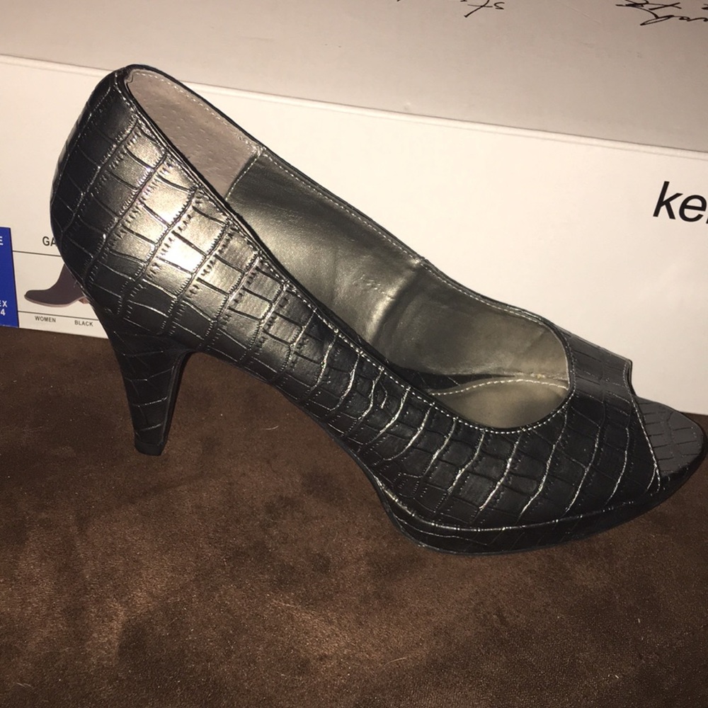 Size 7 Bandolino Heels